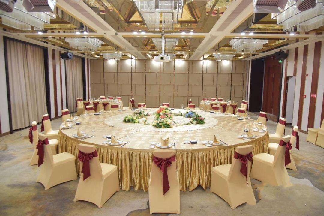 Menshine Gloria Plaza Hotel Shantou Exterior photo