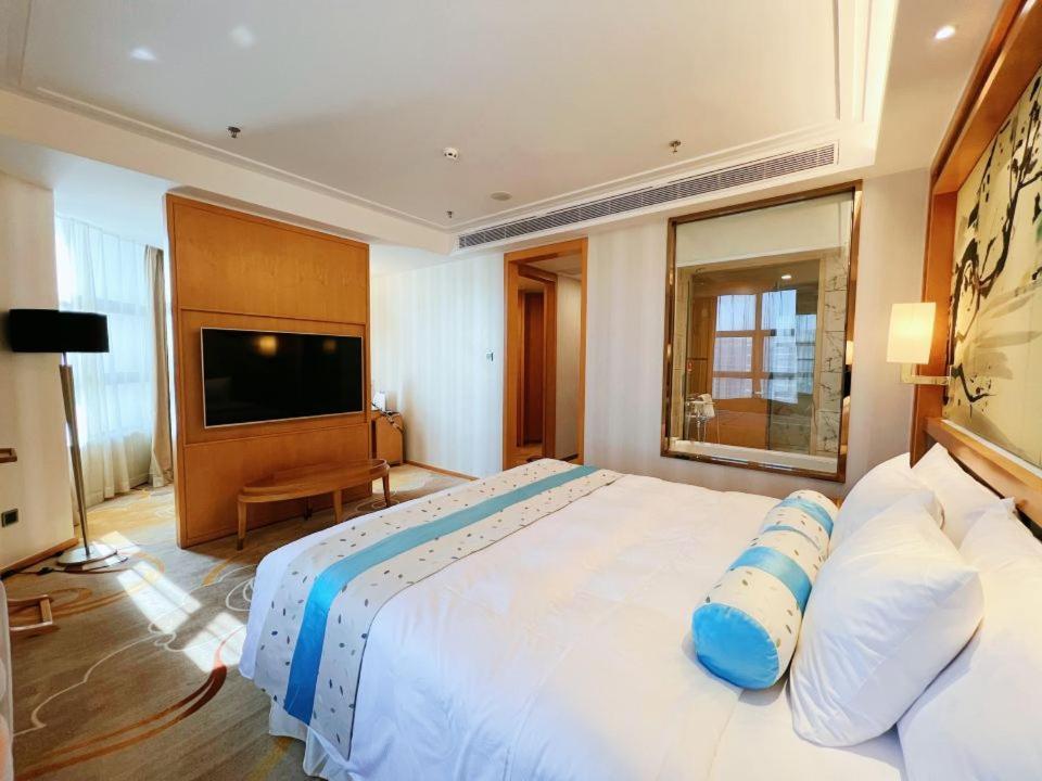 Menshine Gloria Plaza Hotel Shantou Exterior photo