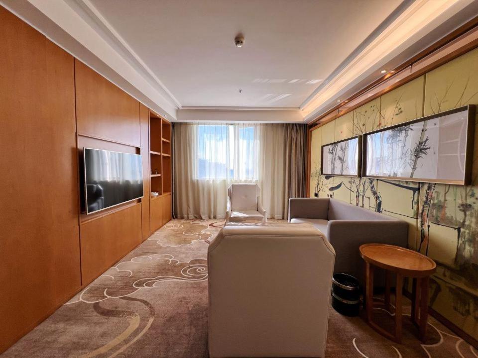 Menshine Gloria Plaza Hotel Shantou Exterior photo