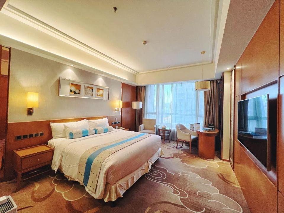 Menshine Gloria Plaza Hotel Shantou Exterior photo